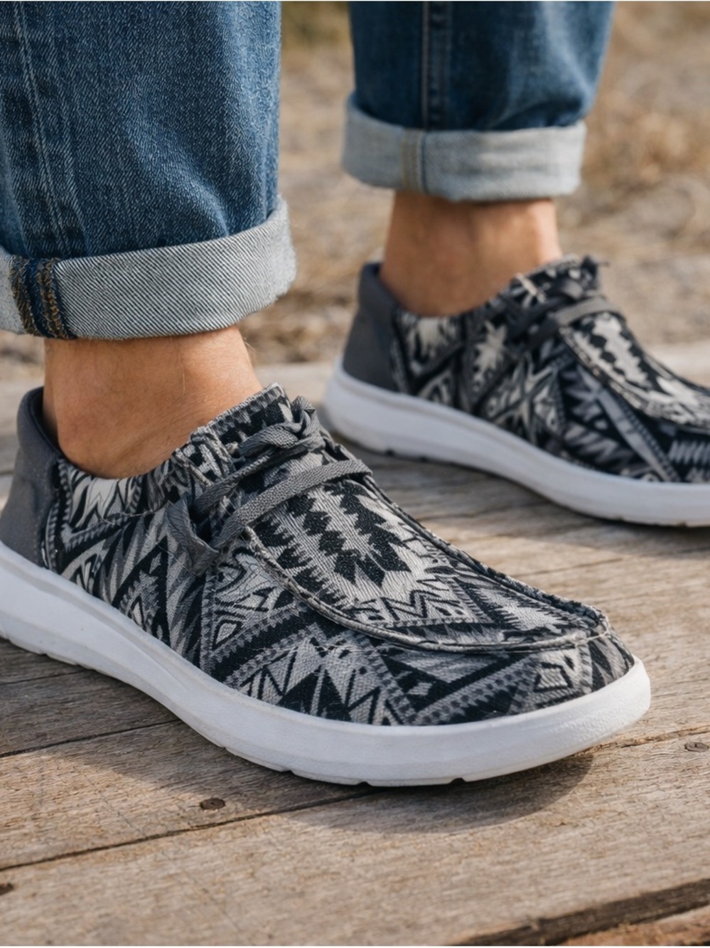 Ariat Hilo Men’s Casual Shoes Southwestern Print Comfort Lightweight Size 9D